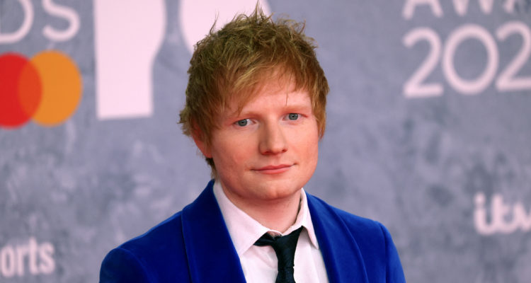 El cantante Ed Sheeran en la alfombra roja de los premios Brit. El músico se enfrente a una demanda por plagio.