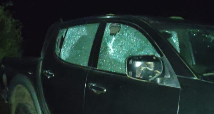 Encapuchados armados disparan contra camioneta y vivienda en Arauco.