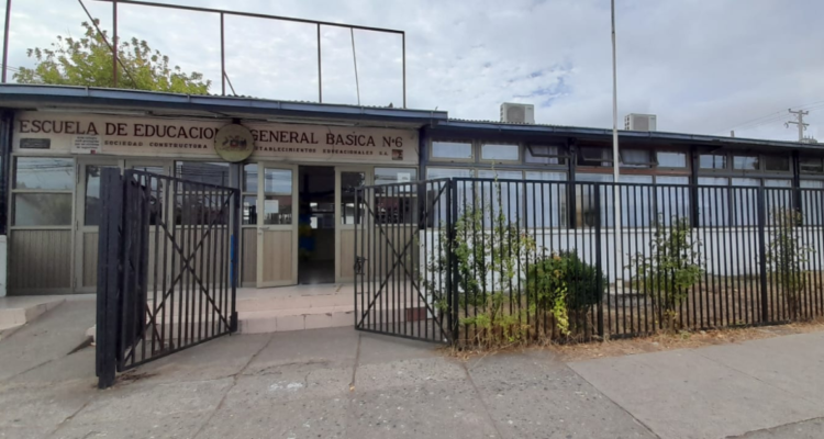 Escuela de Los Ángeles con escombros