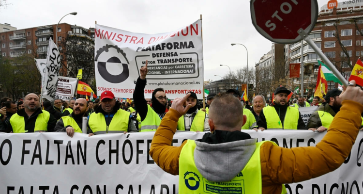 Una imagen de la manifestación de transportistas en huelga celebrada el 25 de marzo de 2022 en Madrid.
