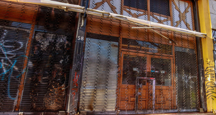 Dueño de la Ex Fuente Alemana muestra cómo quedó local tras ataque de encapuchados