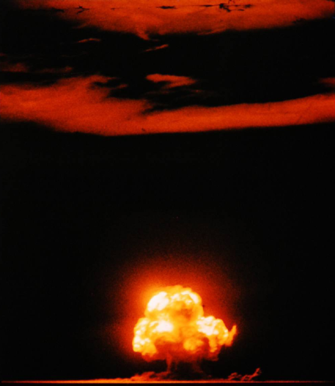 Una de las pocas fotos de la explosión de Trinity