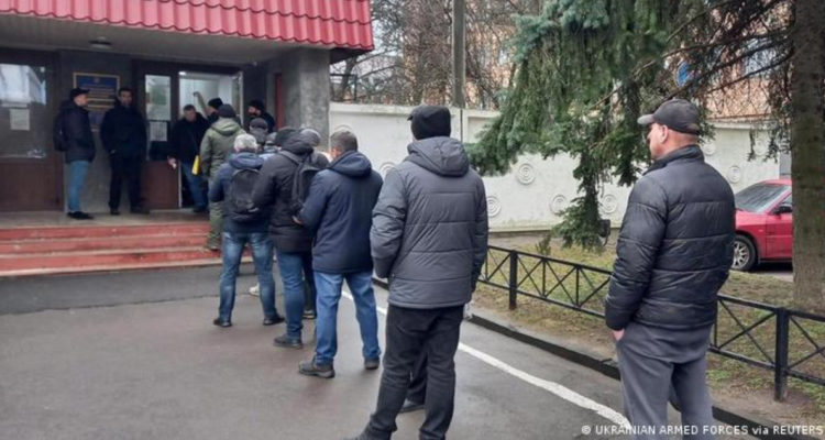 Ucranianos refugiados en Polonia y Alemania: algunos buscan refugio, otros marchan a la guerra