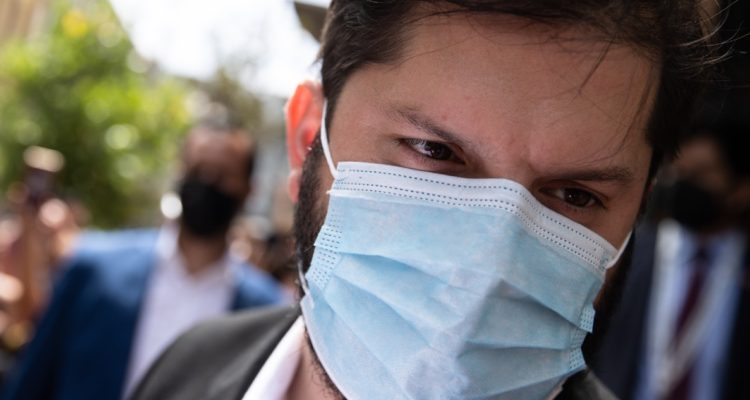 Economía ralentizada e inflación disparada: Los desafíos económicas que tendrá que enfrentar Boric