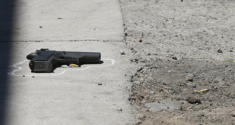 Hombre disparó en sector residencial, huyó y provocó accidente en Villarrica: fue detenido