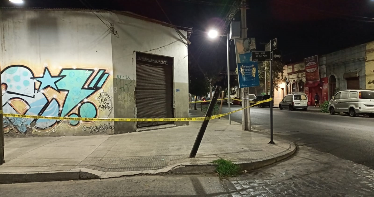 Joven quedó en riesgo vital tras ser apuñalado en el centro de Santiago