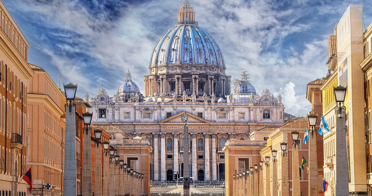 Foto del Vaticano, ya que iglesia Católica tiene nueva Constitución