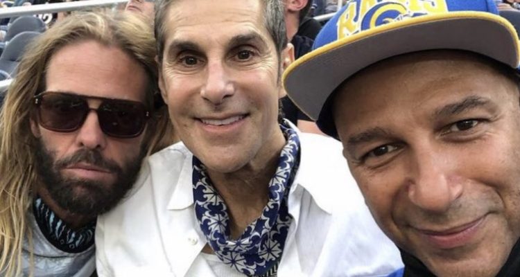 taylor hawkins, perry farrell y tom morello