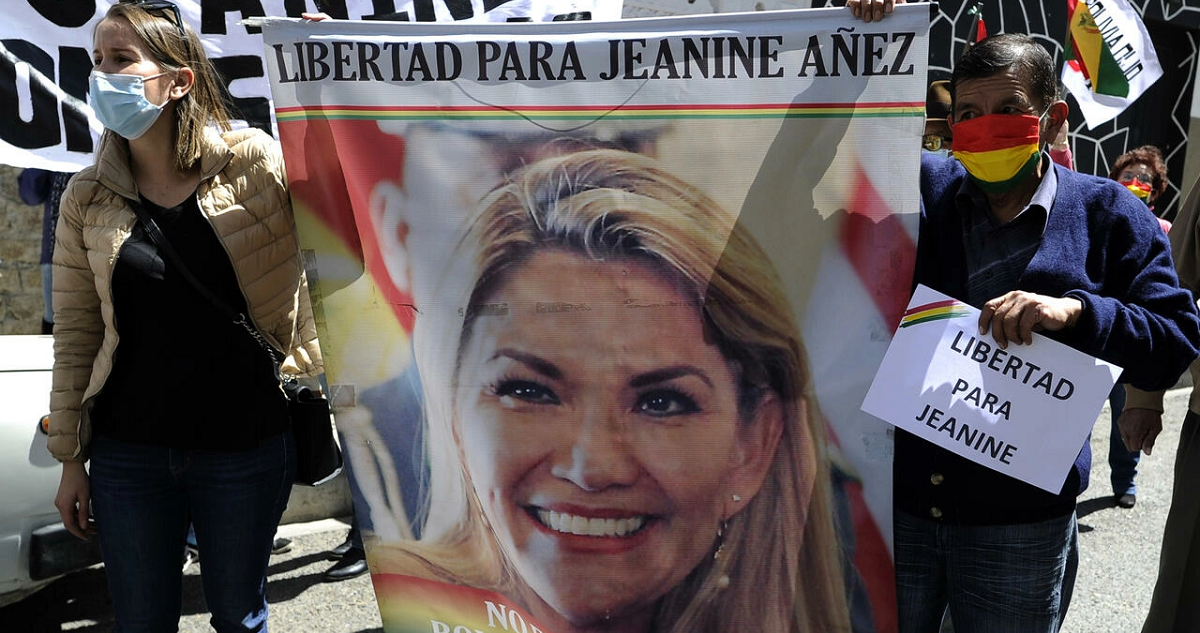 Partidarios de Áñez exigiendo su libertad.