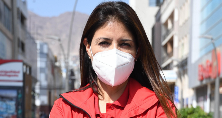 emiten orden de detención de karen rojo