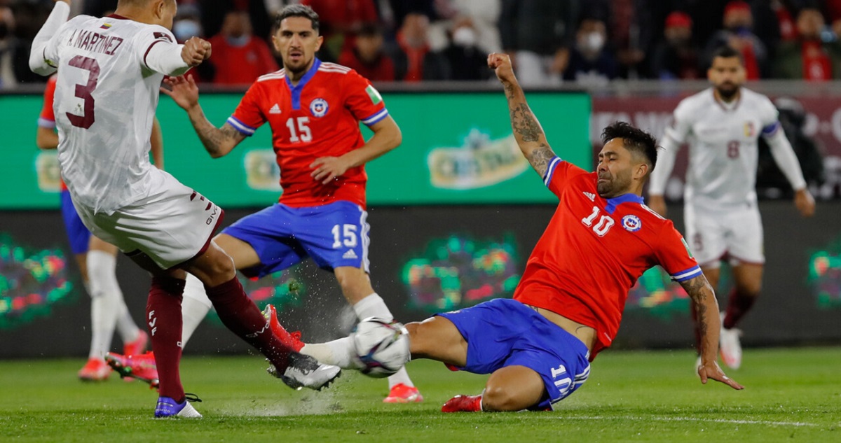Luis Jiménez, baja en La Roja ante Brasil y Uruguay