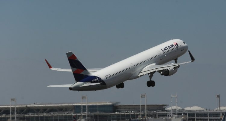 Latam podría salir de Capítulo 11 de EEUU en mayo, fecha en que acreedores votarán su reorganización
