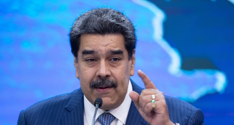 Ante crisis en Europa: Maduro promete que bombeará más petróleo, pero expertos dudan de sus palabras