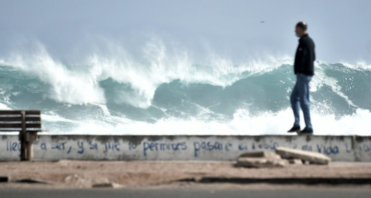 Advierten nuevo fenómeno de marejadas desde Arica al Golfo de Penas