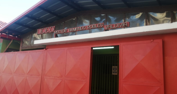 Publican amenaza de masacre escolar en liceo de Valdivia.