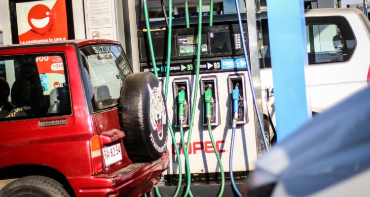 Gobierno anuncia ajuste al Mepco para contener alza de hasta $50 por litro de las gasolinas