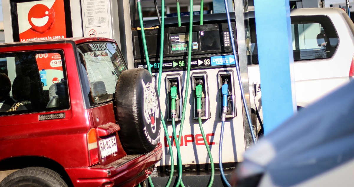 Gobierno anuncia ajuste al Mepco para contener alza de hasta $50 por litro de las gasolinas