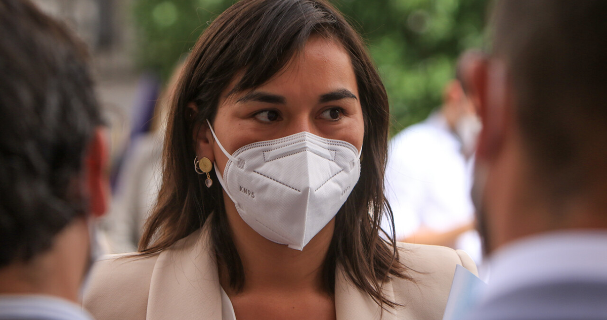 Ministra Izkia Siches da positivo a covid-19: su familia también enfermó