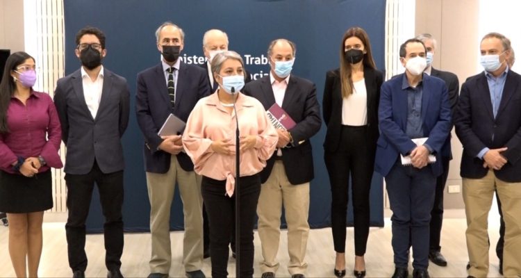 Pensiones, salarios y jornada laboral de 40 horas: Ministra Jara se reunió con grandes empresarios