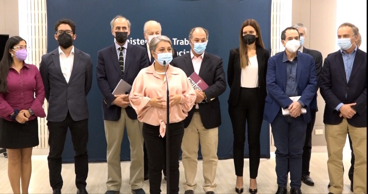 Pensiones, salarios y jornada laboral de 40 horas: Ministra Jara se reunió con grandes empresarios