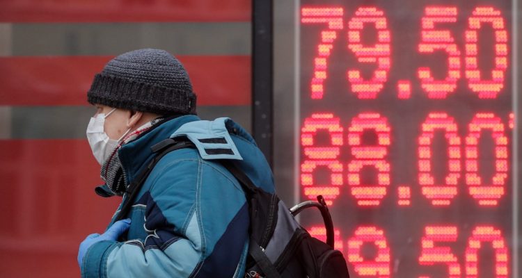 Anuncian reapertura de la Bolsa de Moscú luego de casi un mes sin operar