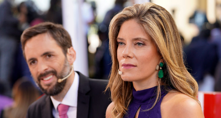 La periodista de CNN Mónica Rincón junto al periodista de CHV Noticias Daniel Matamala.