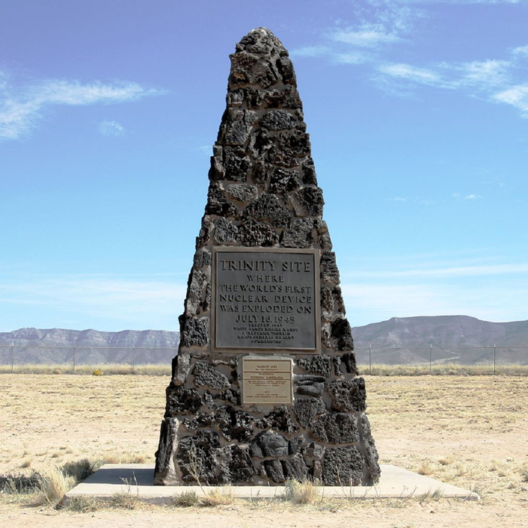 Monumento ubicado en el sitio de lanzamiento de la prueba Trinity