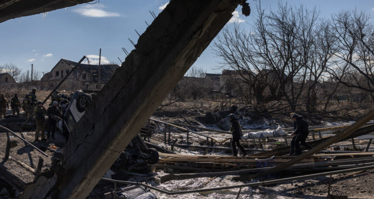 Unos 1.300 militares ucranianos y más de 500 civiles han muerto durante invasión rusa