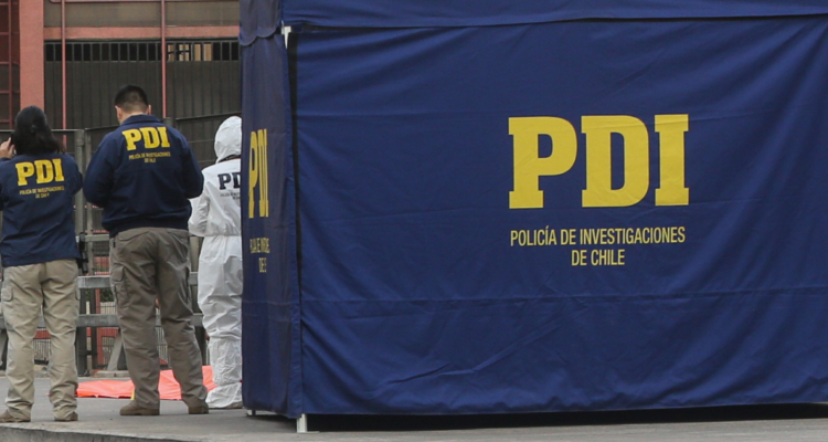 Entrevistan a mujer que cayó desde noveno piso en edificio de Viña del Mar.