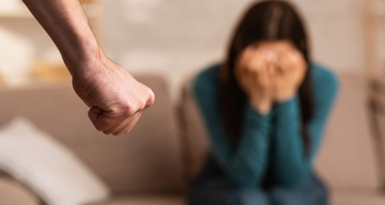 mujer acusada de parricidio es sobreseída