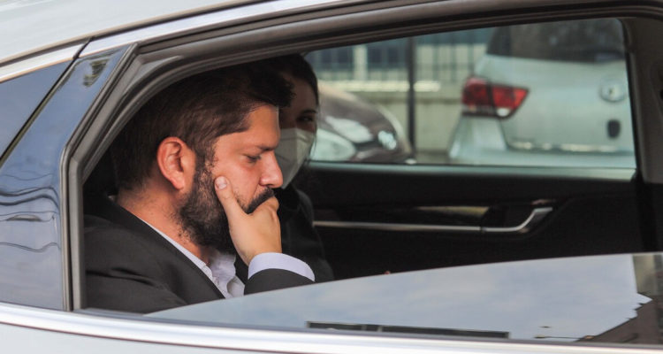 Los cinco nudos que deberá desatar Gabriel Boric tras asumir la Presidencia