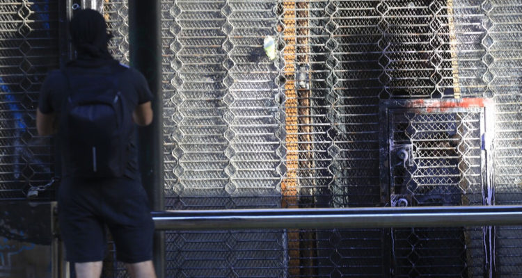 Orrego pidió modificar Plaza Italia tras incidentes: empresarios gastronómicos criticaron al Gobieno