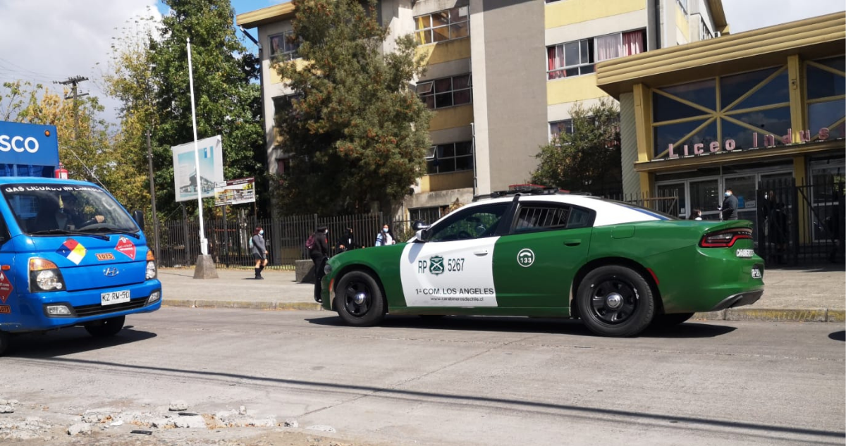 Padre usó arma de fogueo para defender a su hijo de compañero que lo agredió en Los Ángeles