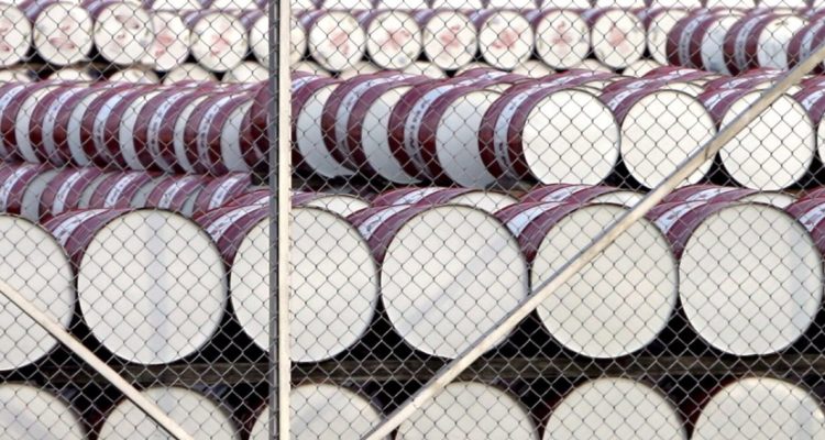 El petróleo Brent sube casi 4% y sigue condicionado a la crisis en Europa del Este