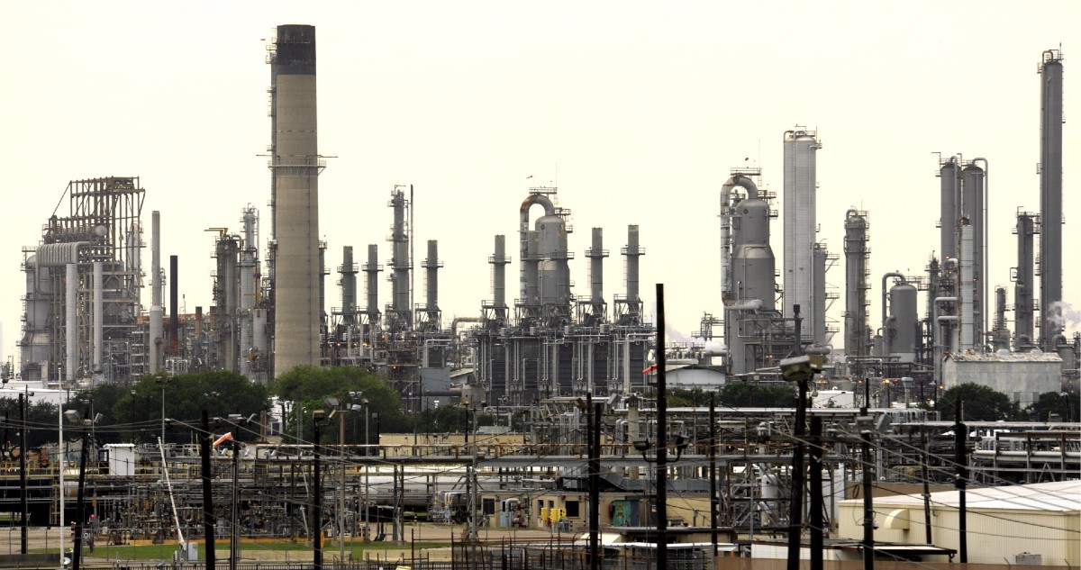 El precio del barril de petróleo sigue escalando condicionado por la guerra en Ucrania