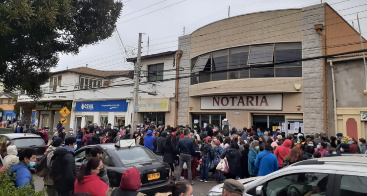 Daño ambiental en Quintero: cientos de personas piden abogado en eventual juicio por indemnización