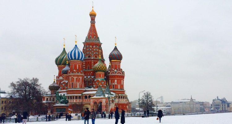 Rusia impone un “corralito”: puso límite a la retirada de divisas en efectivo