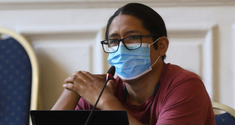 “Plurichile es tu cielo azulado”: el particular himno de convencional Galleguillos en el Pleno