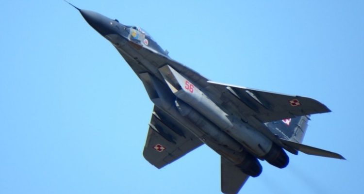 Polonia entrega aviones Estados Unidos