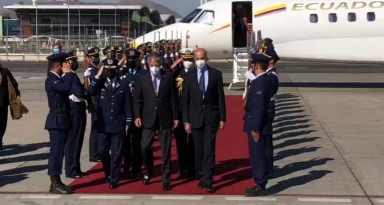 Presidente de Ecuador llega a Chile