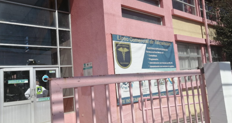 Profesor apuñalado en liceo de Talcahuano entrega su testimonio.