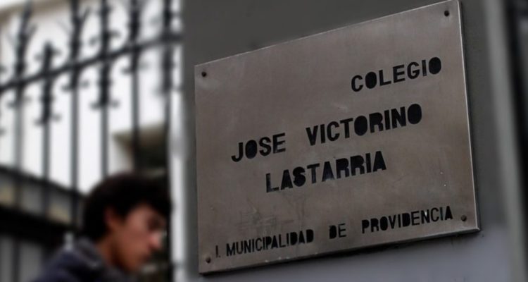 Jóvenes protestan en Liceo Lastarria para denunciar a grupo que quería imitar a “La Manada”