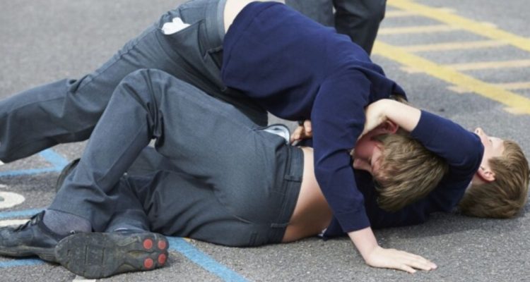 Experto analiza aumento de violencia escolar: “Bajarle el perfil no es una buena estrategia”