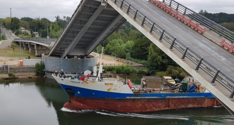 MOP de Valdivia evalúa petición del astillero de aumentar el presupuesto para reparar Puente Cau Cau