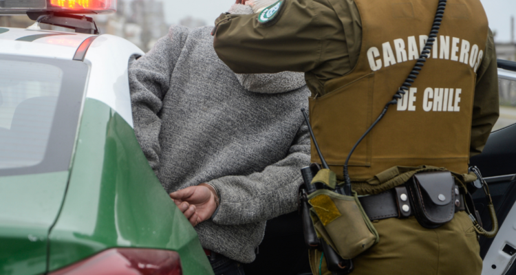 Frustran femicidio en Los Ángeles: mujer fue encontrada amarrada en automóvil y capturan a hombre