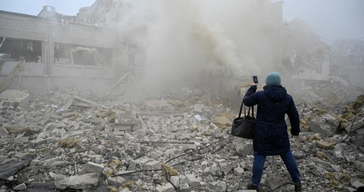 Reportan al menos 13 muertos tras bombardeo sobre antigua panadería en Ucrania