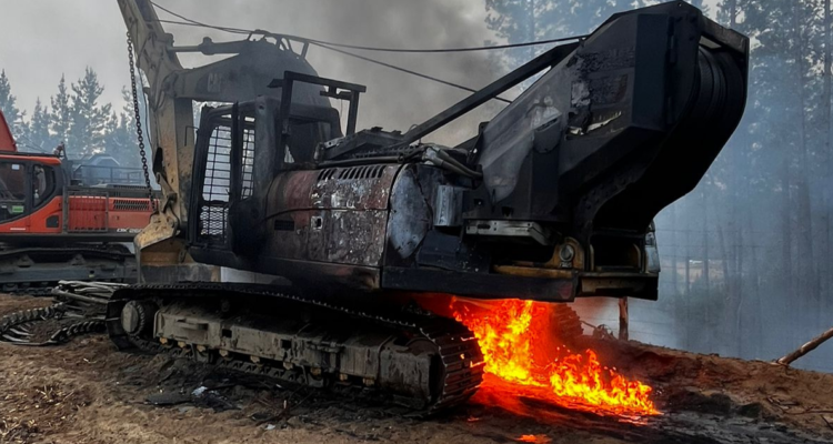 Maquinaria quemada en ataque en Angol y Los Sauces