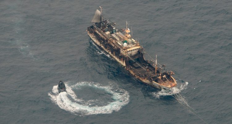 Foto contexto pesca en Reserva Hermandad de Galápagos