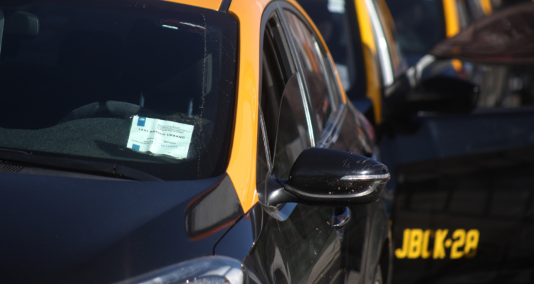 menor robo taxi Victoria