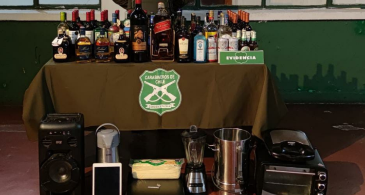 Detienen a pareja sorprendida robando en restaurante de Puerto Montt.